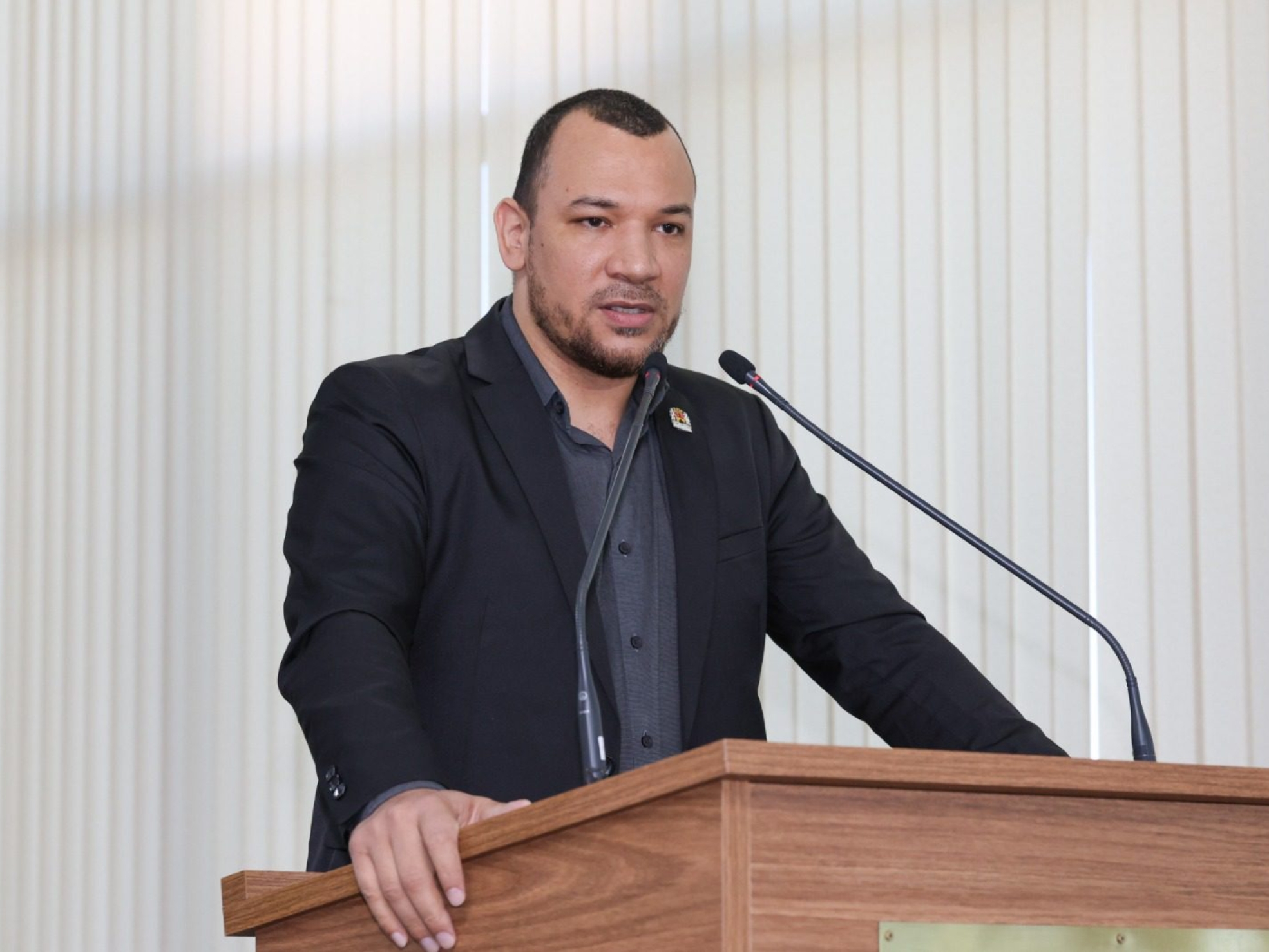 O vereador Dylan Dantas comemora a aprovação do Projeto de Lei “Não Me Toque”, iniciativa que amplia ações de conscientização, prevenção e combate ao abuso sexual infantil em Sorocaba.

Crédito: Câmara De Sorocaba