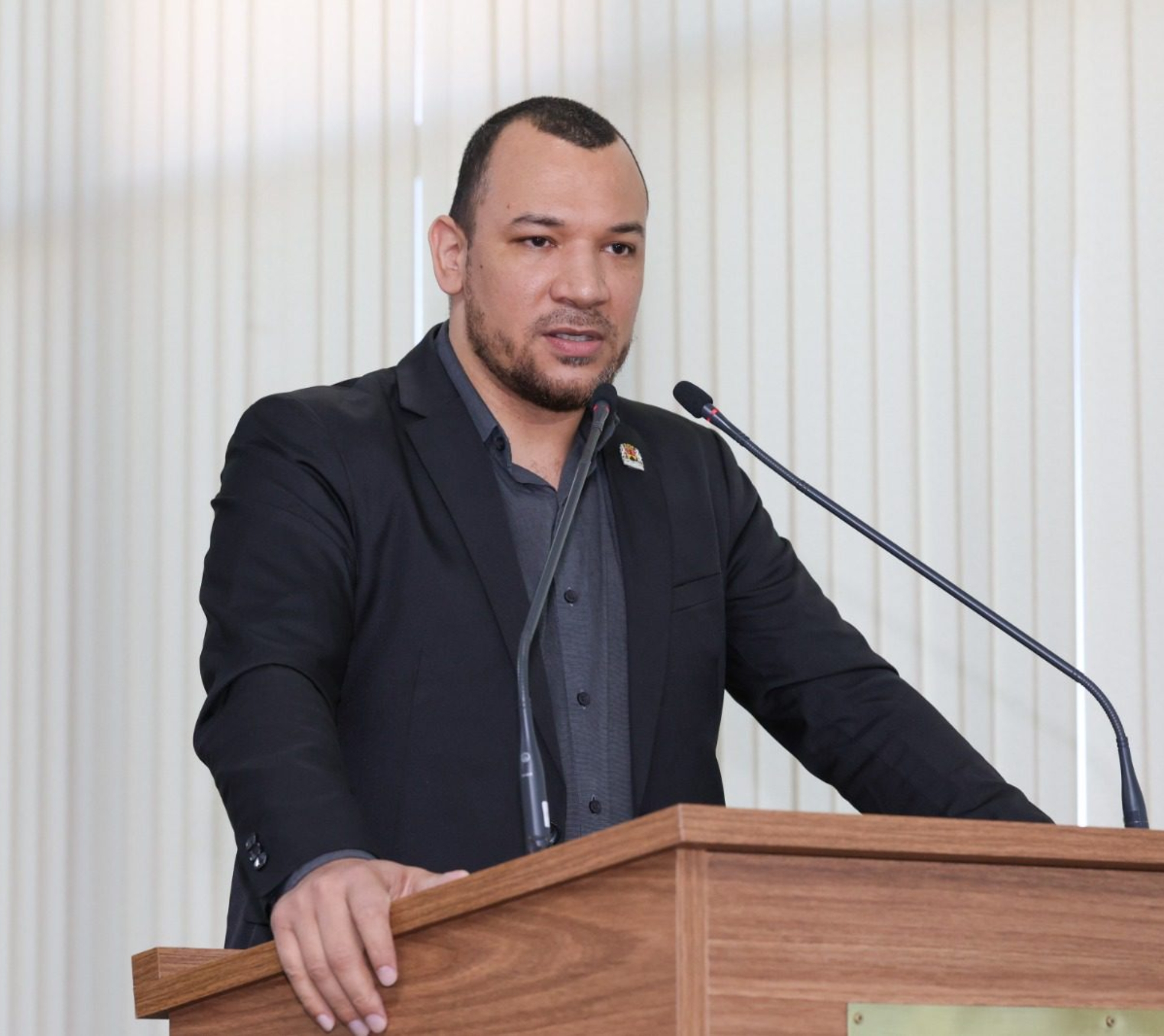 O vereador Dylan Dantas comemora a aprovação do Projeto de Lei “Não Me Toque”, iniciativa que amplia ações de conscientização, prevenção e combate ao abuso sexual infantil em Sorocaba.

Crédito: Câmara De Sorocaba