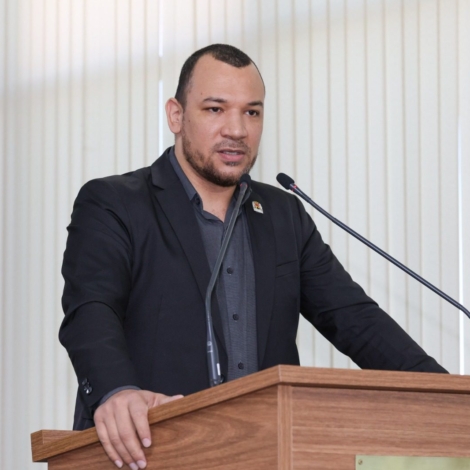 O vereador Dylan Dantas comemora a aprovação do Projeto de Lei “Não Me Toque”, iniciativa que amplia ações de conscientização, prevenção e combate ao abuso sexual infantil em Sorocaba.

Crédito: Câmara De Sorocaba