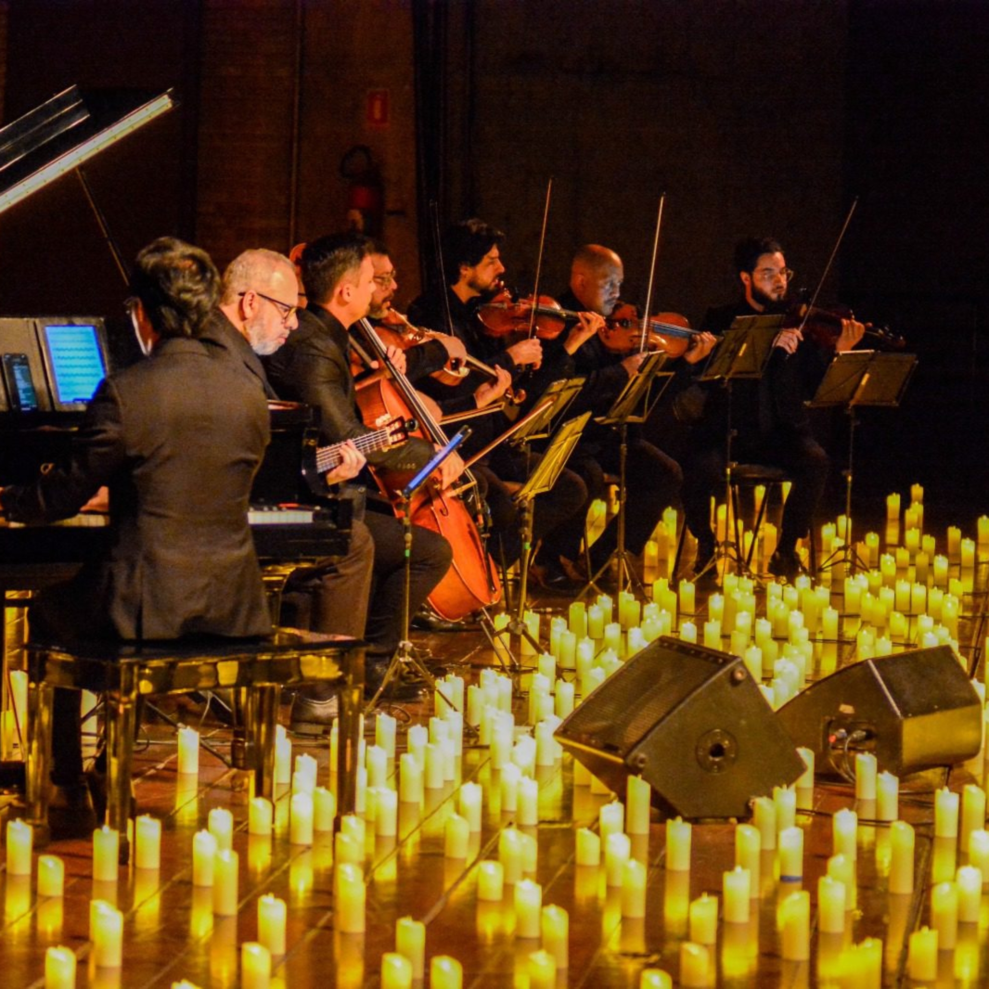 Camerata da Cia. Filarmônica apresenta clássicos de Beatles, Queen e Coldplay em concerto especial iluminado por velas.

Crédito: Divulgação 