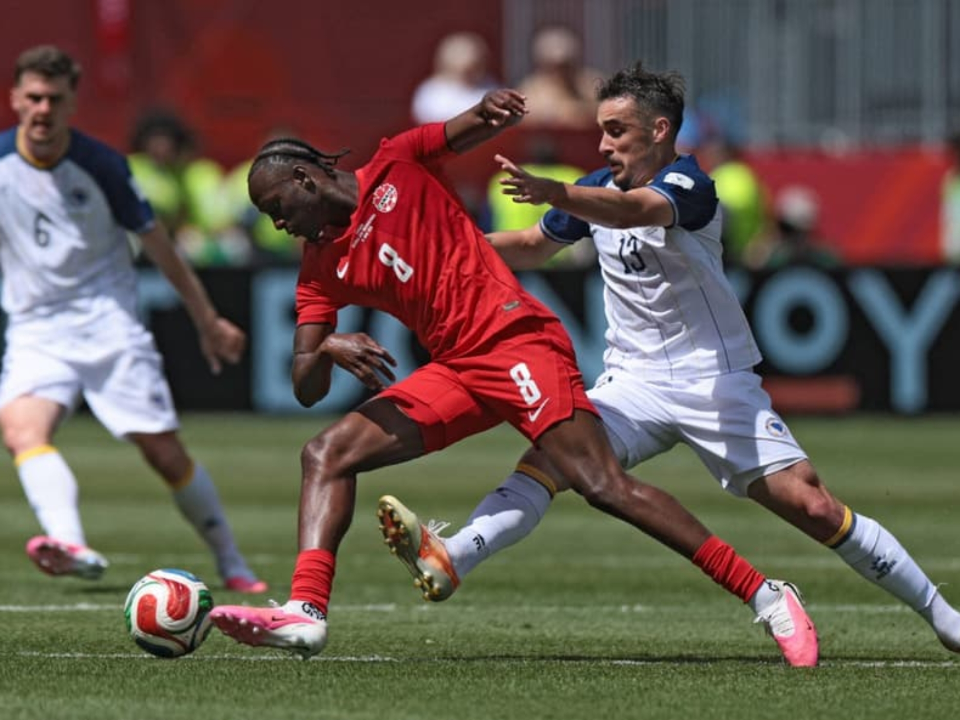 Canadá x Bósnia (Foto: Cole Burston / AFP)