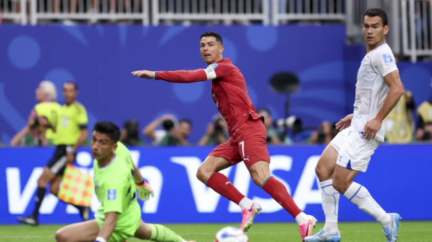 Cristiano Ronaldo marcou dois contra Uzbequistão • Maja Hitij - FIFA/FIFA via Getty Images