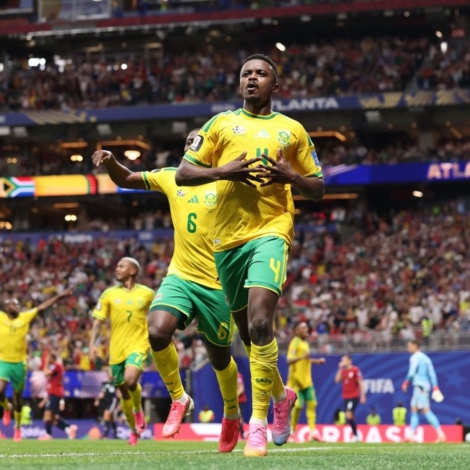 Teboho Mokoena comemora gol contra a Tchéquia  • Photo by Michael Regan - FIFA/FIFA via Getty Images