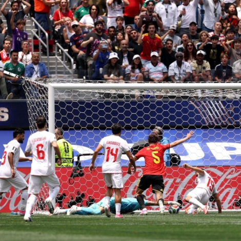 Goleiro Beiranvand faz boa defesa para o Irã contra a Bélgica  • Getty Images