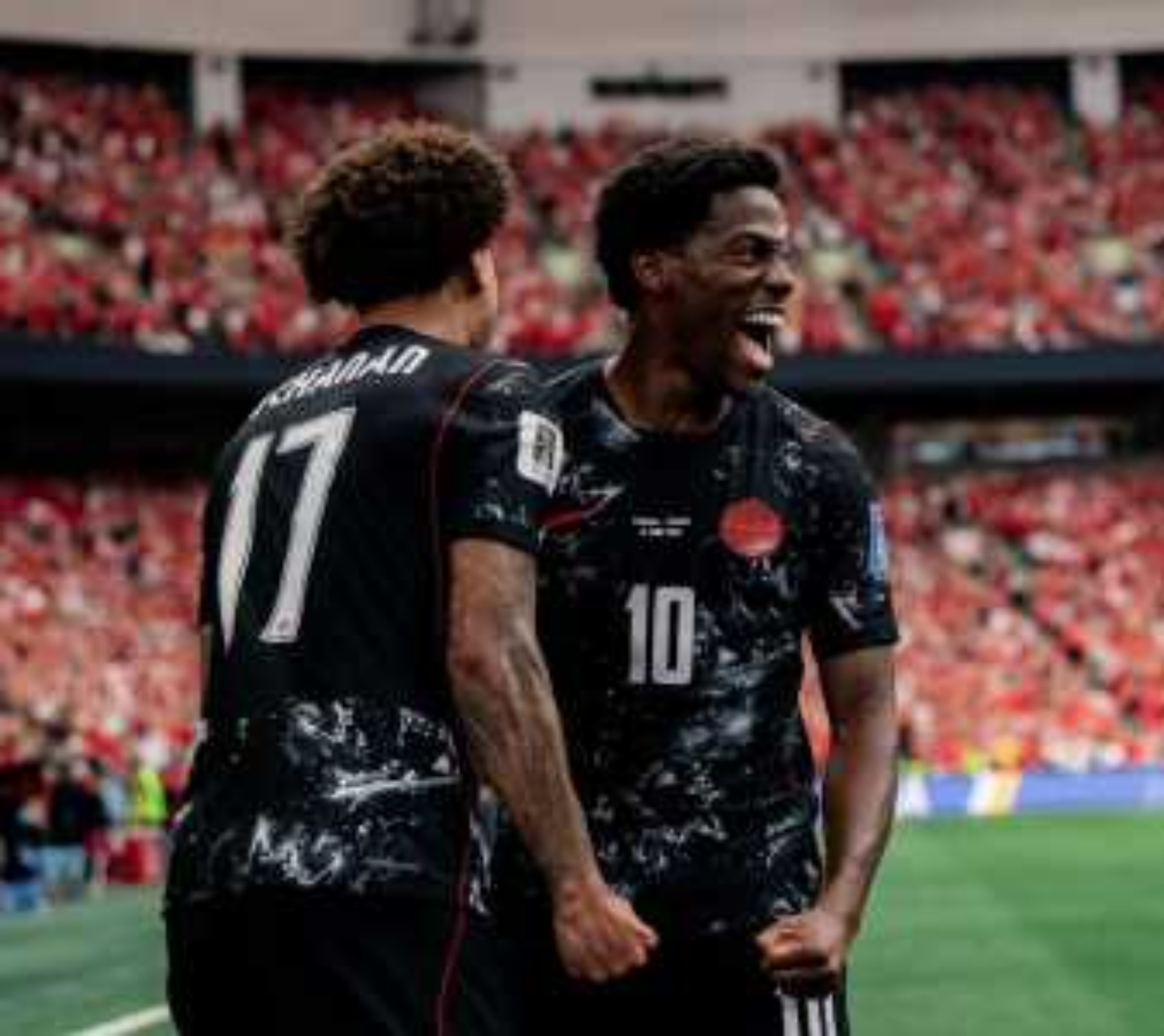 Jonathan David e Buchanan celebram gol do Canadá • Divulgação/CANNMT