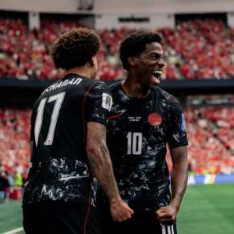 Jonathan David e Buchanan celebram gol do Canadá • Divulgação/CANNMT