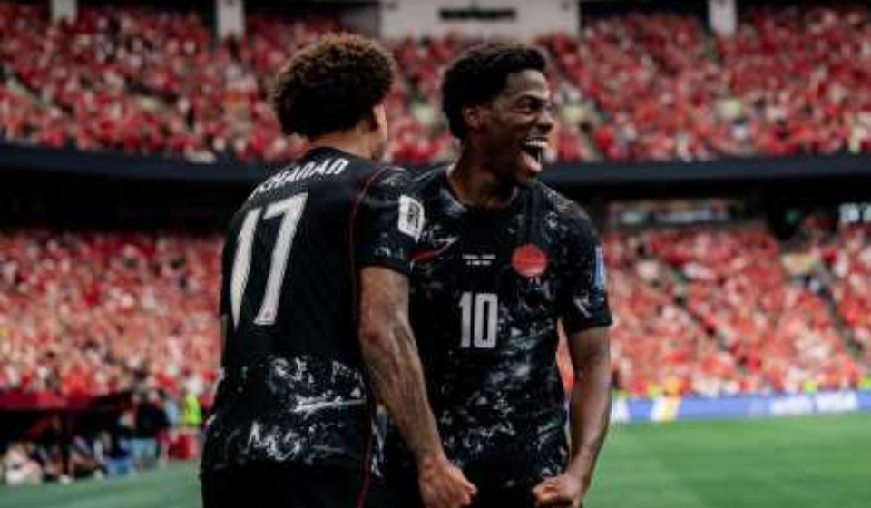 Jonathan David e Buchanan celebram gol do Canadá • Divulgação/CANNMT