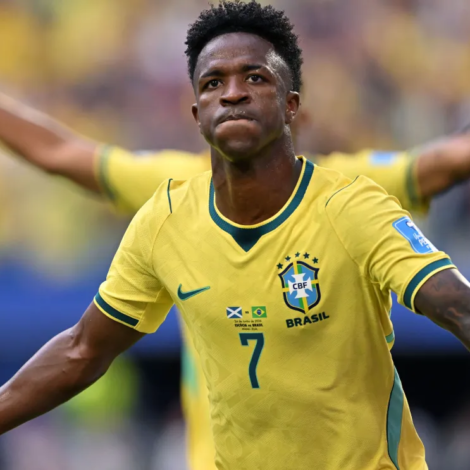 Vini Jr. comemora gol do Brasil sobre a Escócia • Image Photo Agency/Getty Images/Via Fifa