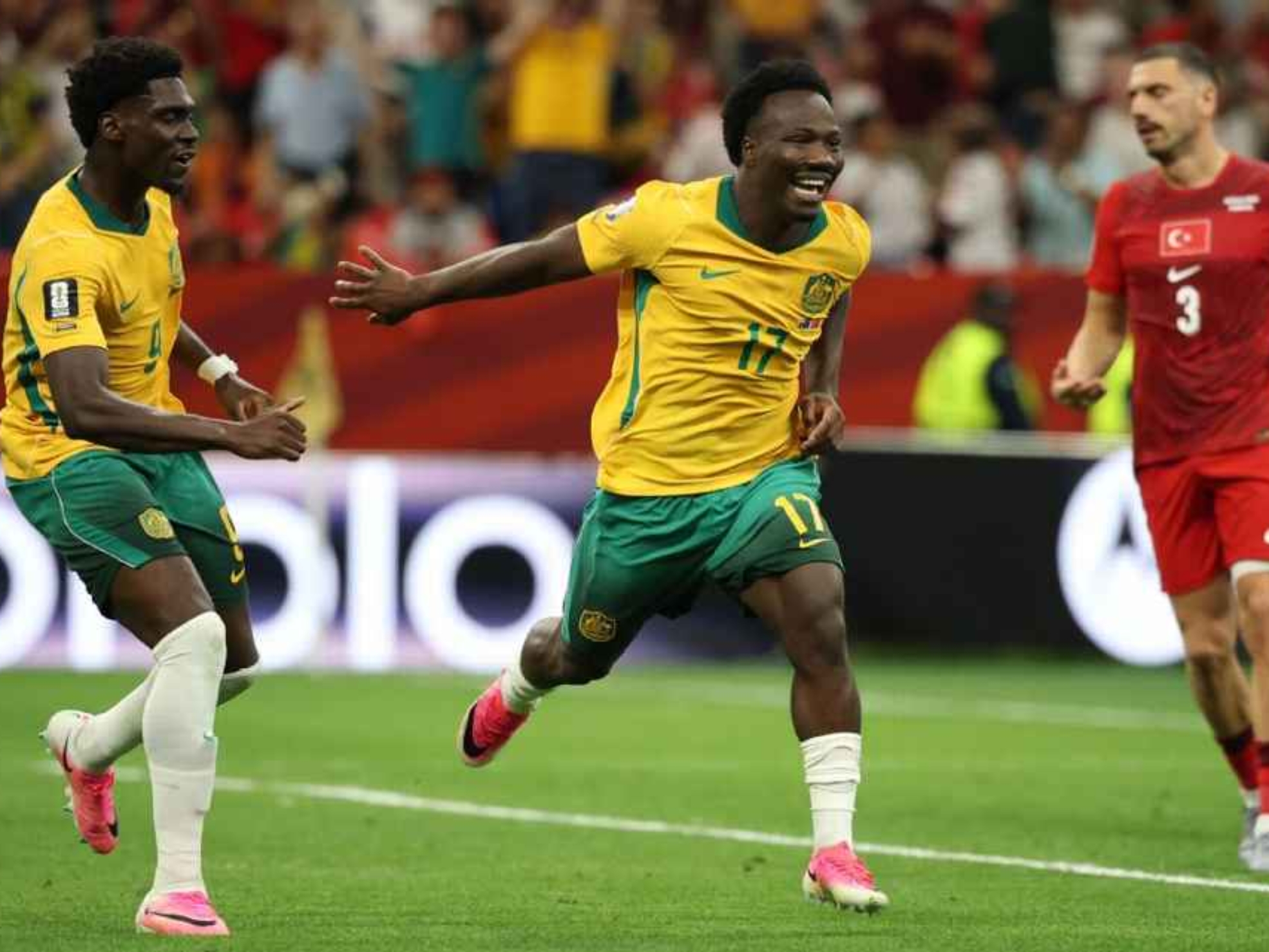 Irankunda comemora o primeiro gol da Austrália sobre a Turquia Jared C. Tilton - FIFA/FIFA via Getty Images