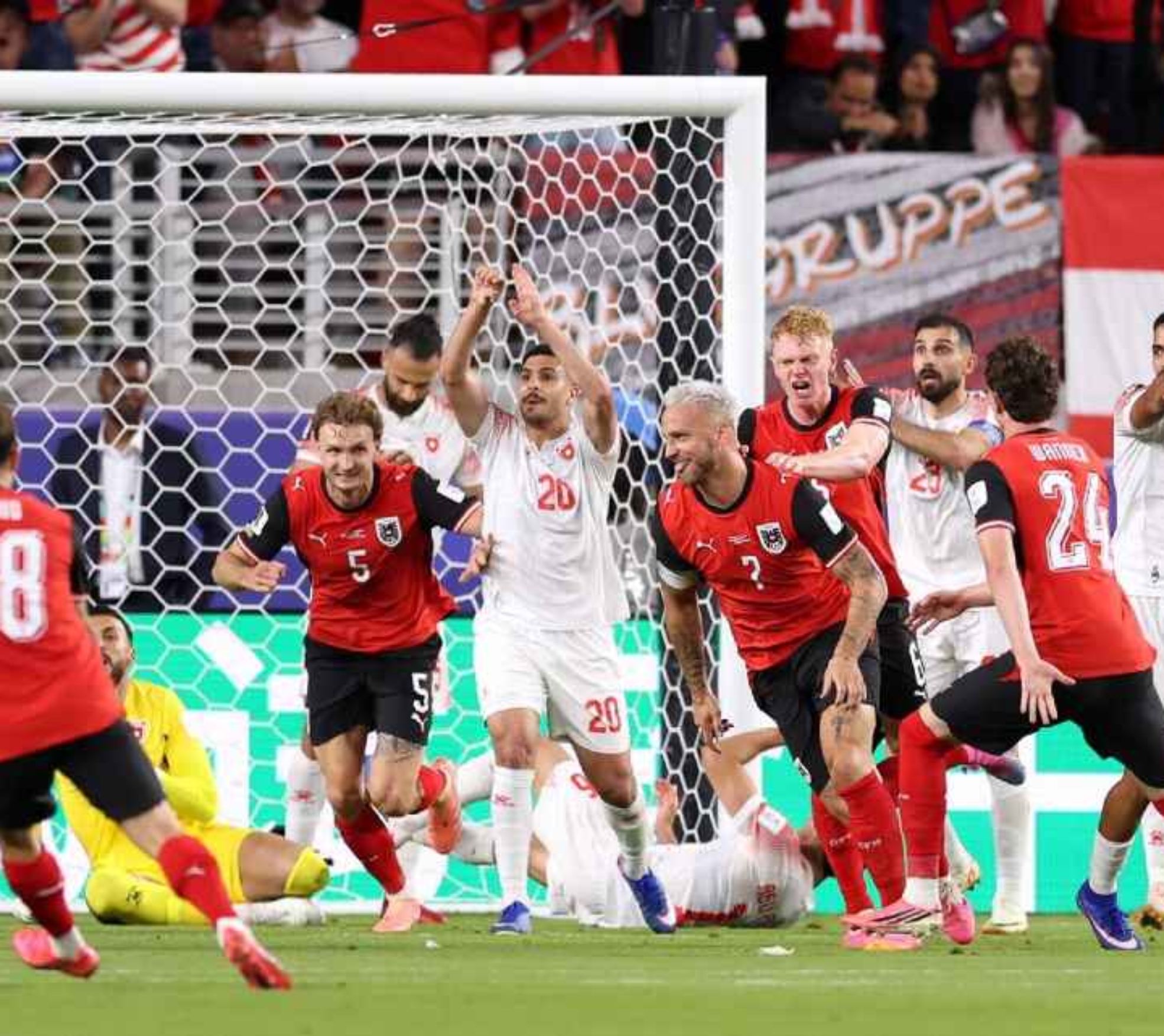 Arnautovic comemora gol que acabou anulado em Áustria x Jordânia na estreia das duas seleções na Copa do Mundo de 2026 Alex Livesey - FIFA/FIFA via Getty Images