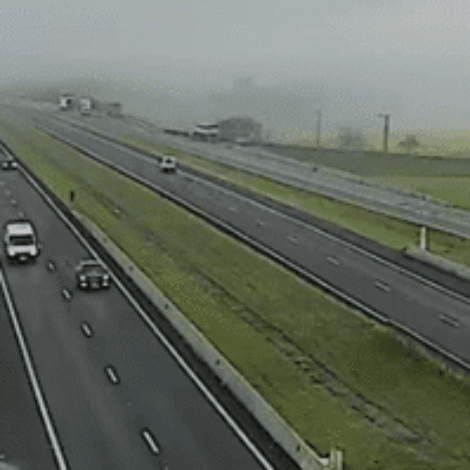 Neblina exige atenção redobrada dos condutores em trechos do Rodoanel Oeste; concessionária orienta sobre medidas preventivas para evitar acidentes.

Crédito: Divulgação