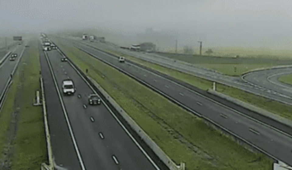 Neblina exige atenção redobrada dos condutores em trechos do Rodoanel Oeste; concessionária orienta sobre medidas preventivas para evitar acidentes.

Crédito: Divulgação
