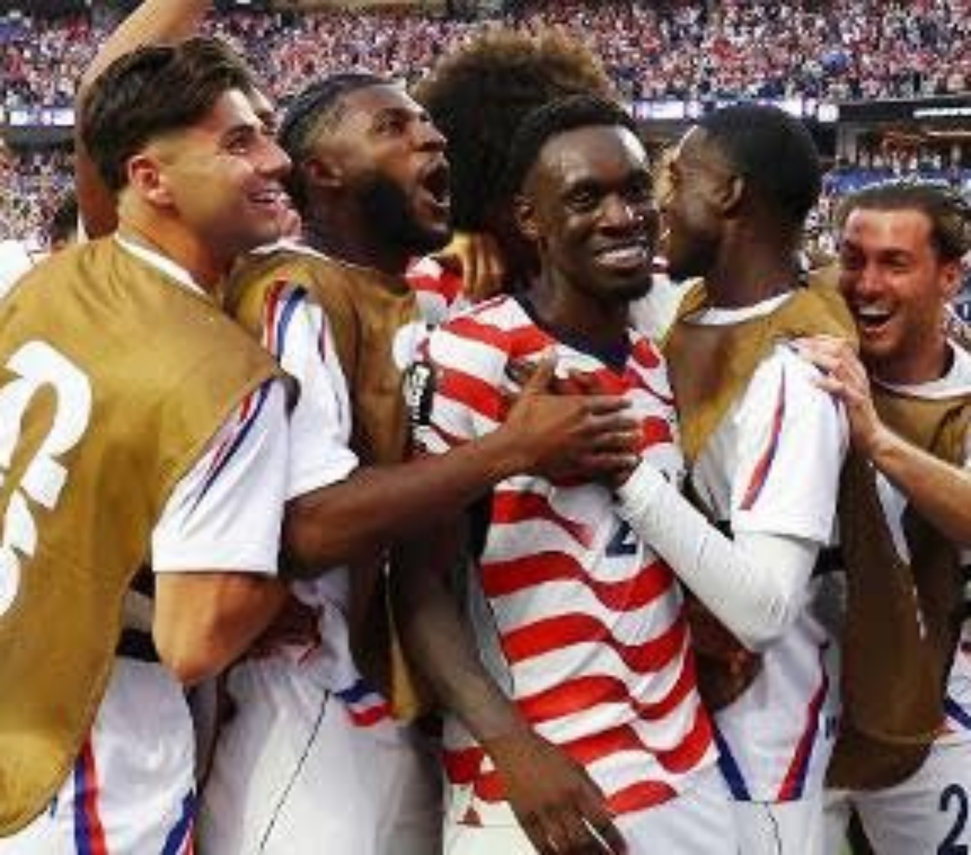 Jogadores dos Estados Unidos comemoram gol de Balogun contra o Paraguai, na Copa do Mundo
Imagem: REUTERS/Matthew Childs