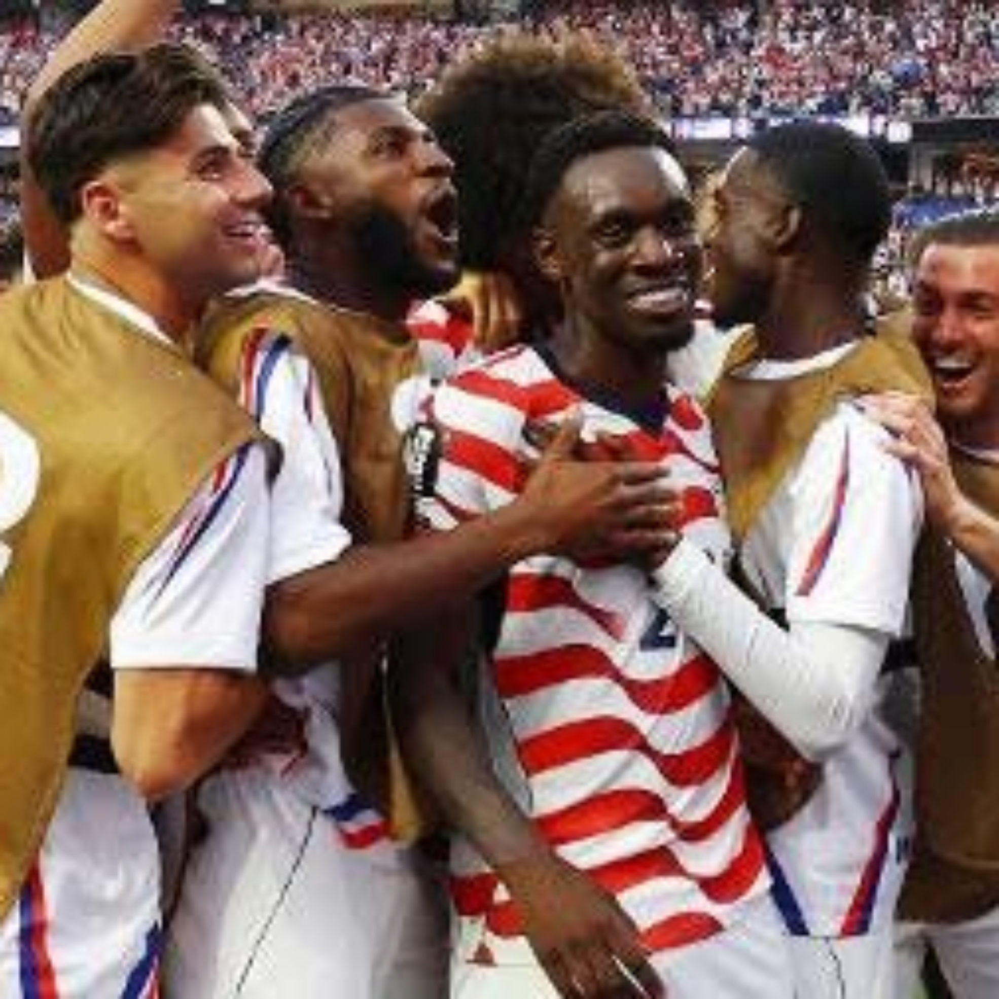 Jogadores dos Estados Unidos comemoram gol de Balogun contra o Paraguai, na Copa do Mundo
Imagem: REUTERS/Matthew Childs