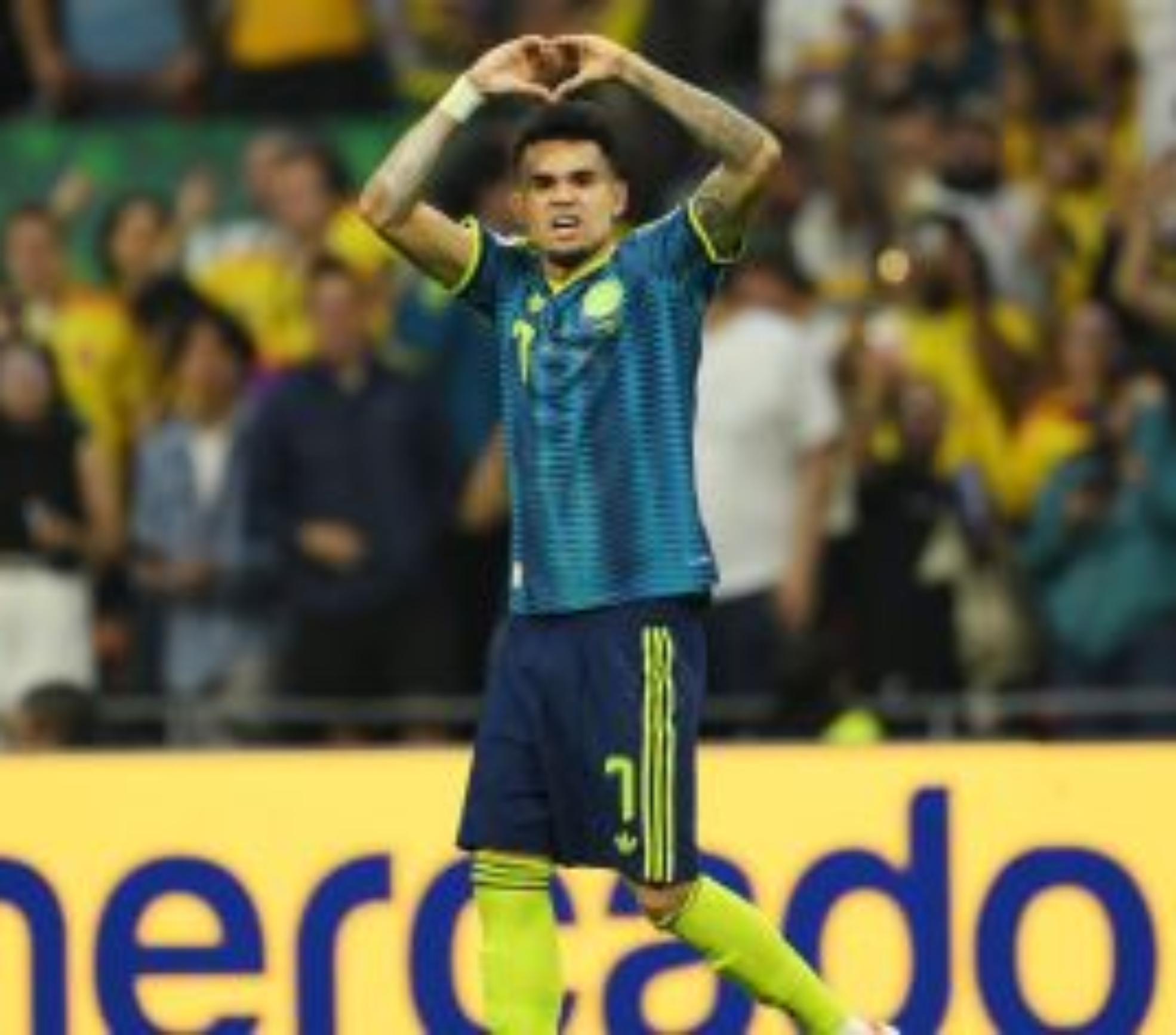 Luis Díaz celebrando o gol marcado em Uzbequistão x Colômbia, confronto válido pela primeira rodada da Copa do Mundo • David Ramos/Getty Images