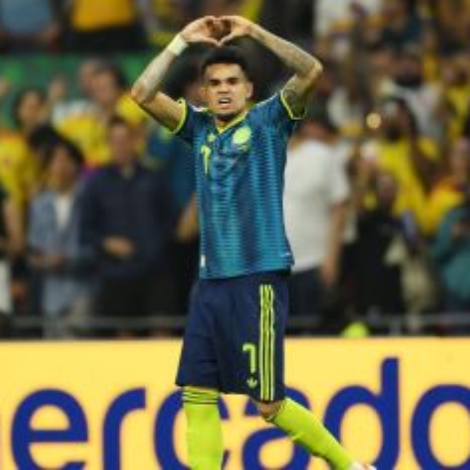 Luis Díaz celebrando o gol marcado em Uzbequistão x Colômbia, confronto válido pela primeira rodada da Copa do Mundo • David Ramos/Getty Images