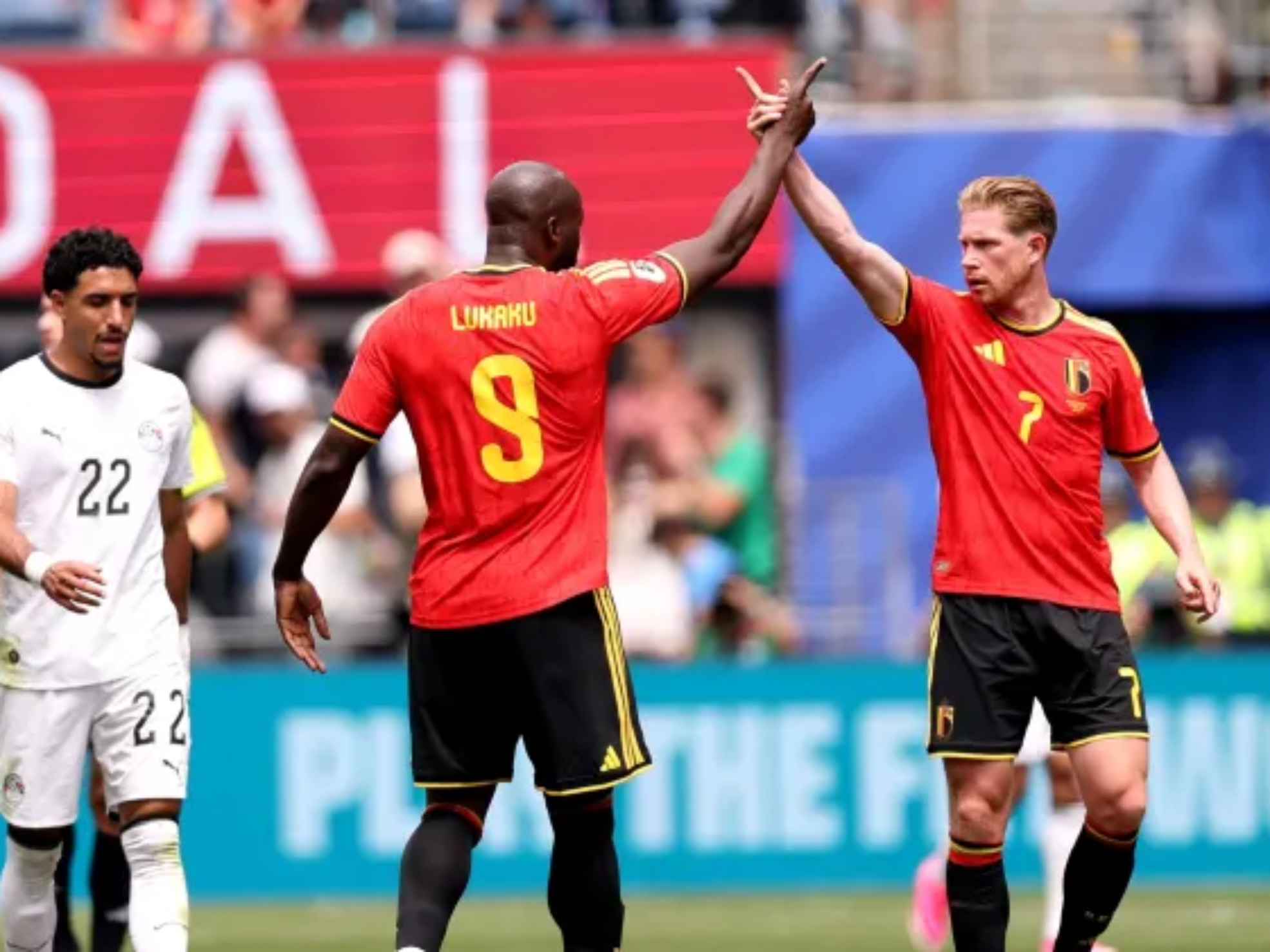 Lukaku e De Bruyne comemoram gol de empate da Bélgica contra o Egito, pela Copa do Mundo
Imagem: FRAN SANTIAGO/Getty Images via AFP…