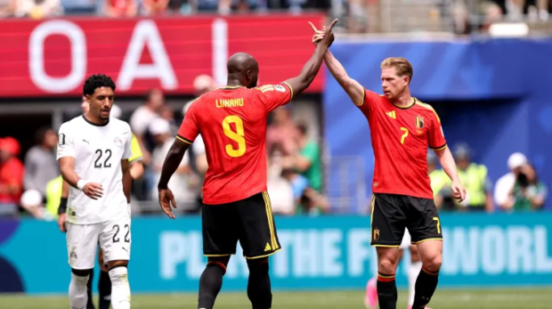 Lukaku e De Bruyne comemoram gol de empate da Bélgica contra o Egito, pela Copa do Mundo
Imagem: FRAN SANTIAGO/Getty Images via AFP…