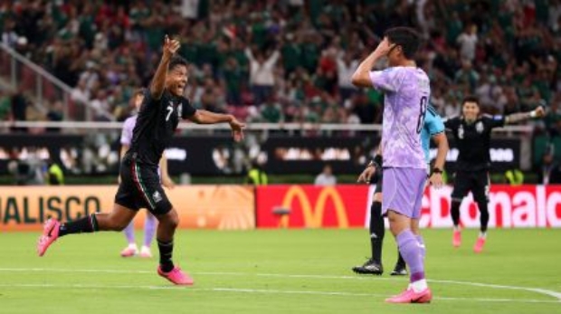 Luis Romo, jogador do México, comemorando o gol marcado sobre a Coreia do Sul, pela segunda rodada da Copa do Mundo • Luke Hales/Getty Images