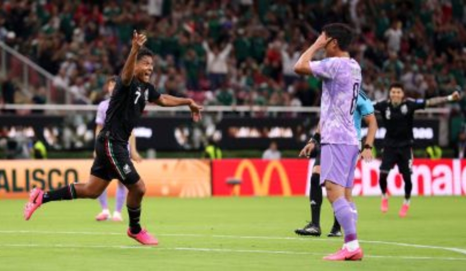 Luis Romo, jogador do México, comemorando o gol marcado sobre a Coreia do Sul, pela segunda rodada da Copa do Mundo • Luke Hales/Getty Images