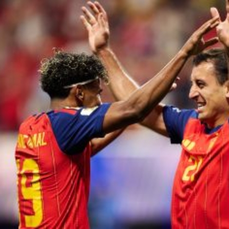 Oyarzabal e Yamal construíram vitória da Espanha contra a Arábia Saudita • Foto: Juan Luis Diaz/Quality Sport Images/Getty Images