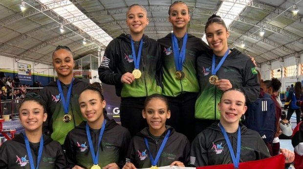 As ginastas de Osasco comemoram o excelente desempenho na II Etapa do Troféu Destaque Feminino 2026, com conquista do título por equipe e diversas medalhas individuais na competição realizada em São Bernardo do Campo.

Crédito: Divulgação