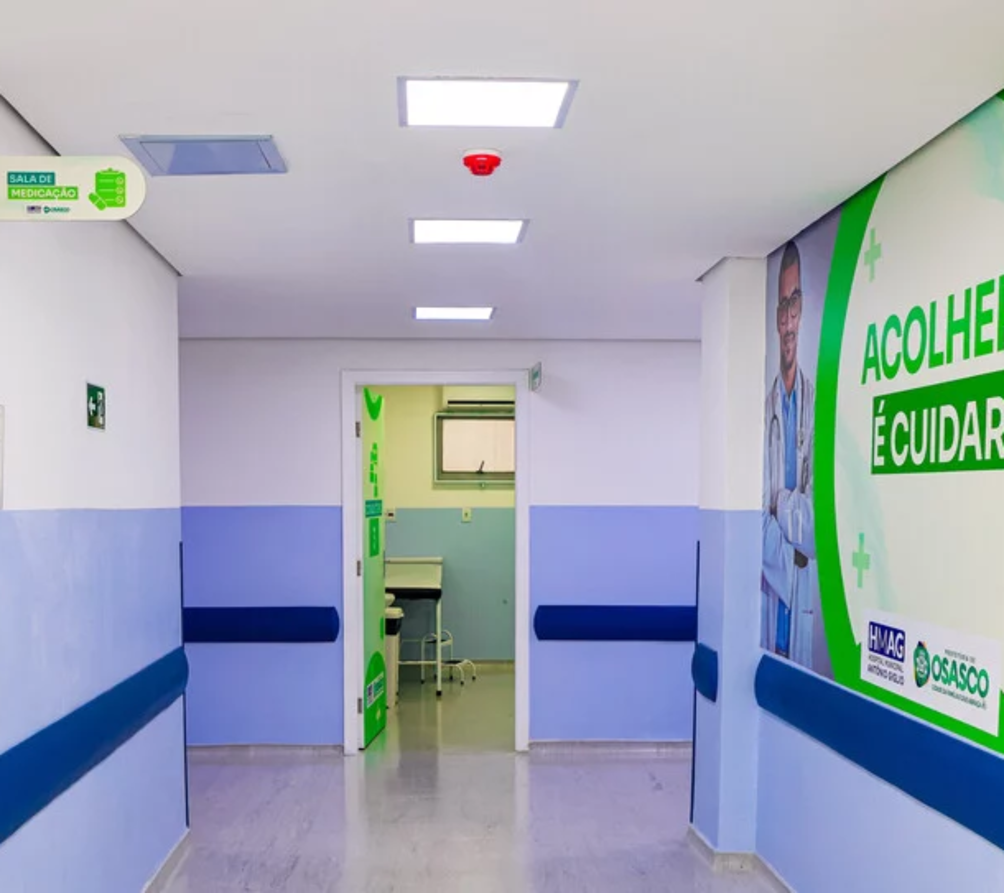 A Prefeitura de Osasco entregou a primeira fase da modernização do Hospital Municipal Antônio Giglio (HMAG), com a inauguração do novo Pronto-Socorro Ortopédico. O espaço conta com consultórios, salas de acolhimento, medicação, gesso, recepção renovada e estrutura mais moderna para oferecer atendimento com mais conforto, eficiência e humanização aos pacientes.

Crédito: Imagem: Fernanda Cazarini