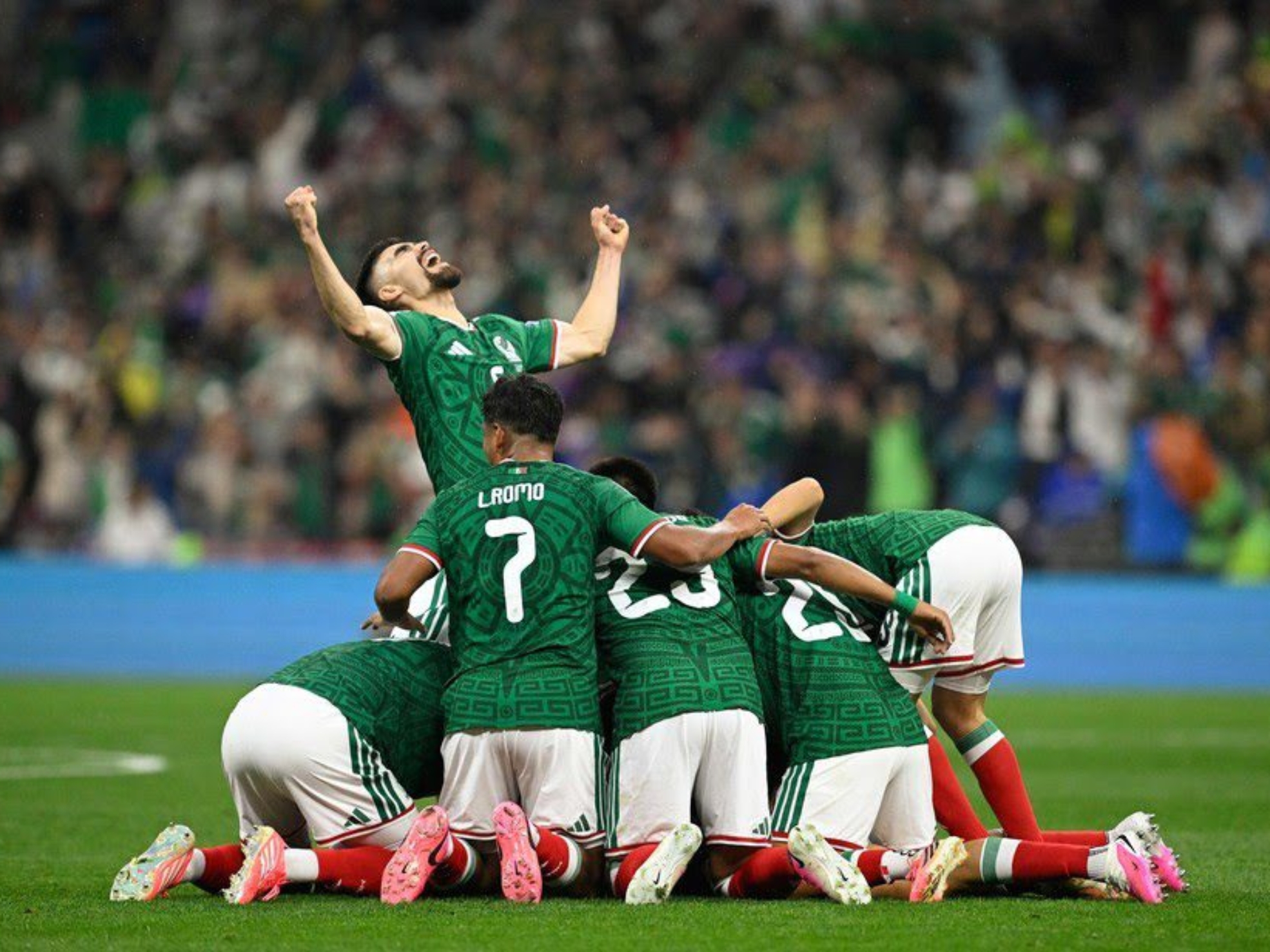 Jogadores do México celebram gol na segunda fase da Copa do Mundo Alfredo ESTRELLA / AFP