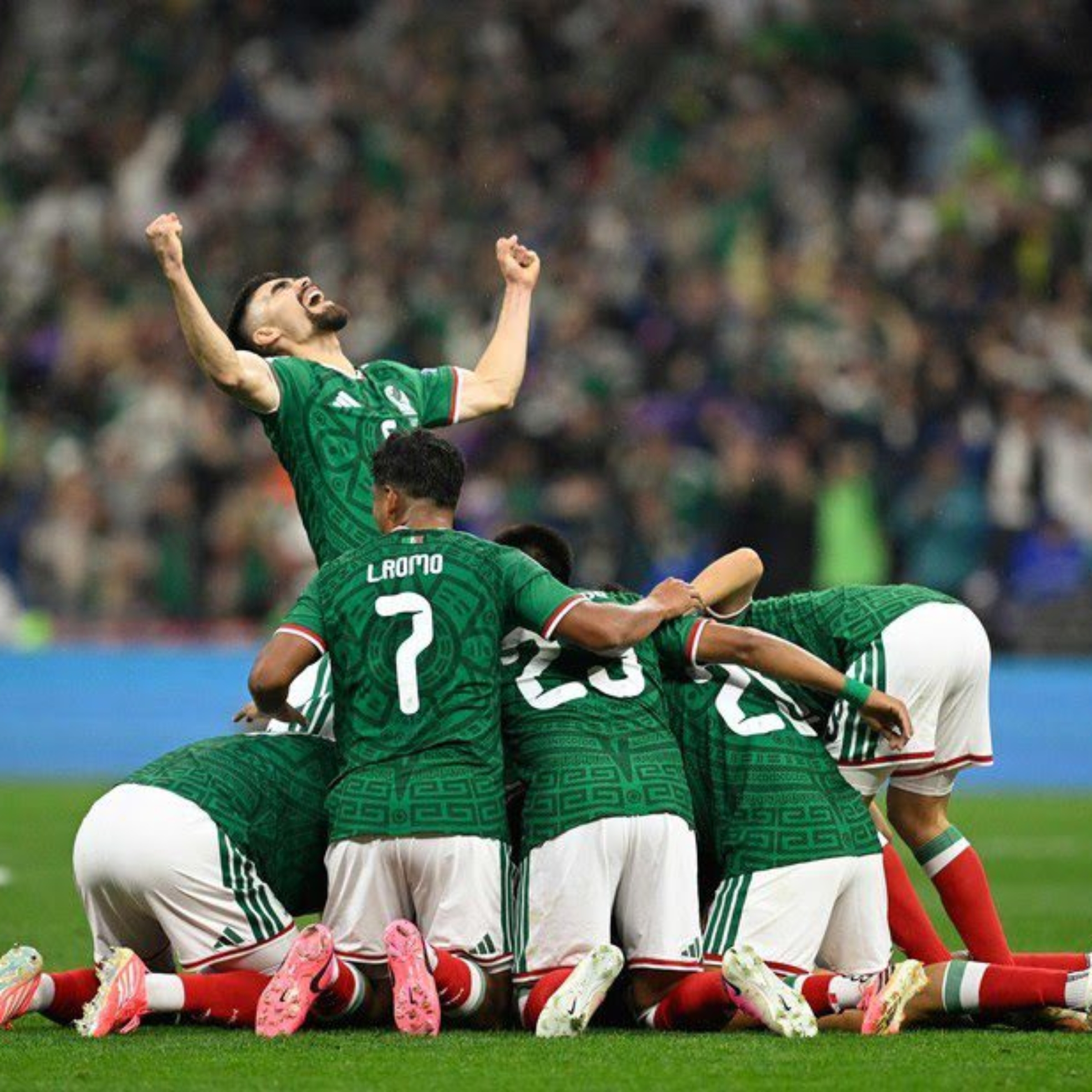 Jogadores do México celebram gol na segunda fase da Copa do Mundo Alfredo ESTRELLA / AFP