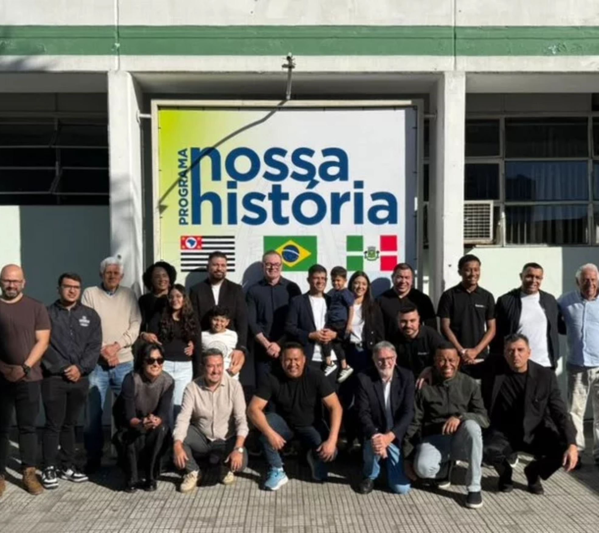 Representantes do INOVA OZ foram homenageados durante a 466ª edição do Programa Nossa História, em cerimônia realizada em frente ao Paço Municipal de Osasco.

Crédito: Letícia C. Mello