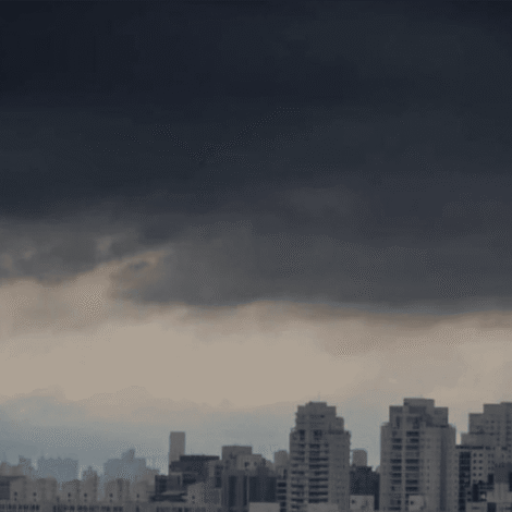 O Governo de São Paulo intensificou a atuação da Defesa Civil no litoral após a passagem de uma frente fria que provocou ventos de até 124,9 km/h, envio de alertas emergenciais à população e o registro de ocorrências em diversas regiões do Estado.

Crédito: Governo De São Paulo