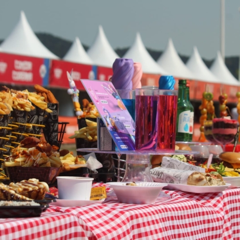 O Korea Fest Brasil promete transformar o Jardim Avelino em um grande palco da cultura sul-coreana, reunindo gastronomia típica, apresentações de K-pop, dança e atrações para toda a família durante o feriado prolongado.

Crédito: Divulgação