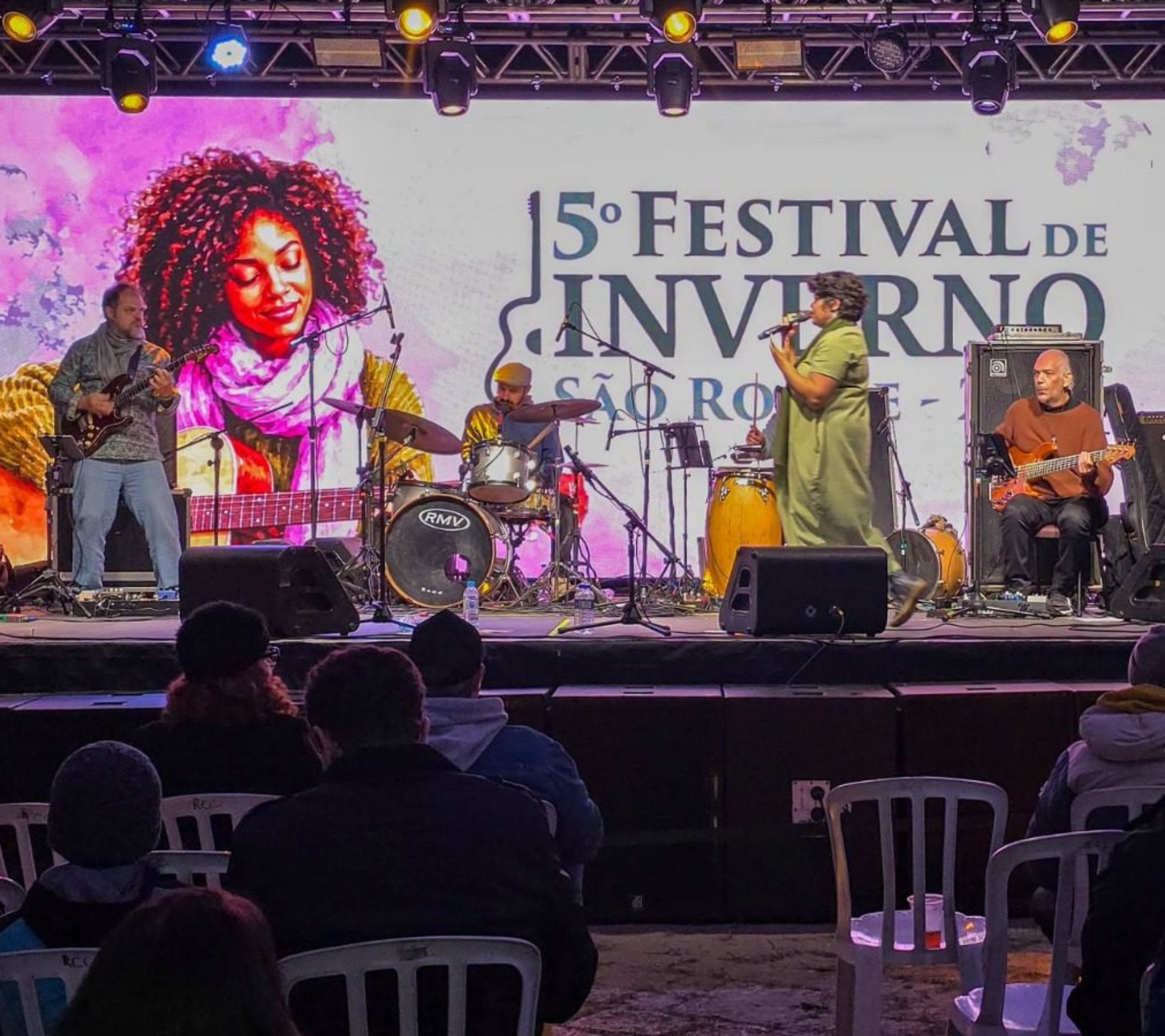O maior Festival de Inverno da história de São Roque terminou com recorde de público, grandes shows e um gesto solidário que marcou esta edição.

Crédito: Divulgação