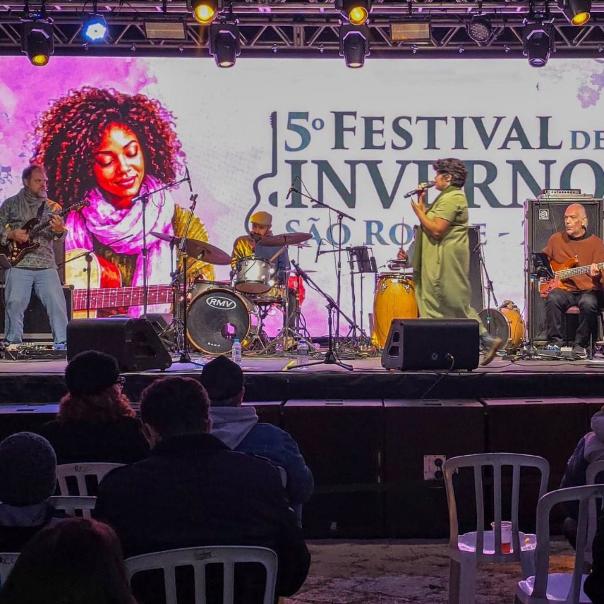 O maior Festival de Inverno da história de São Roque terminou com recorde de público, grandes shows e um gesto solidário que marcou esta edição.

Crédito: Divulgação