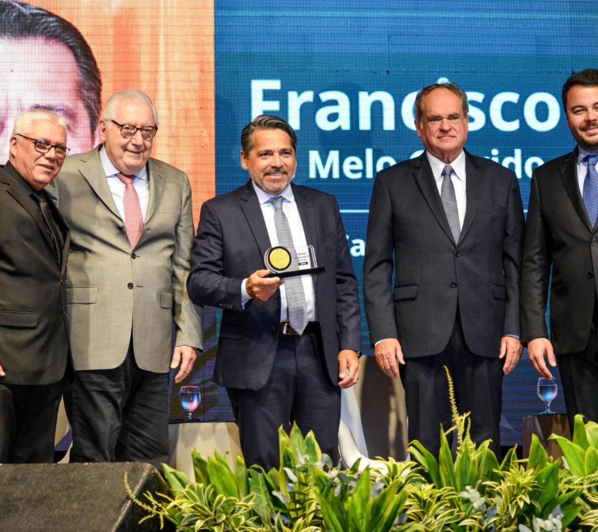 Empresários e lideranças participaram da cerimônia promovida pela Associação Comercial de São Paulo (ACSP), que homenageou profissionais de destaque em celebração ao Dia do Comerciante, reforçando a importância do empreendedorismo para o desenvolvimento econômico da capital paulista.

Crédito: Divulgação