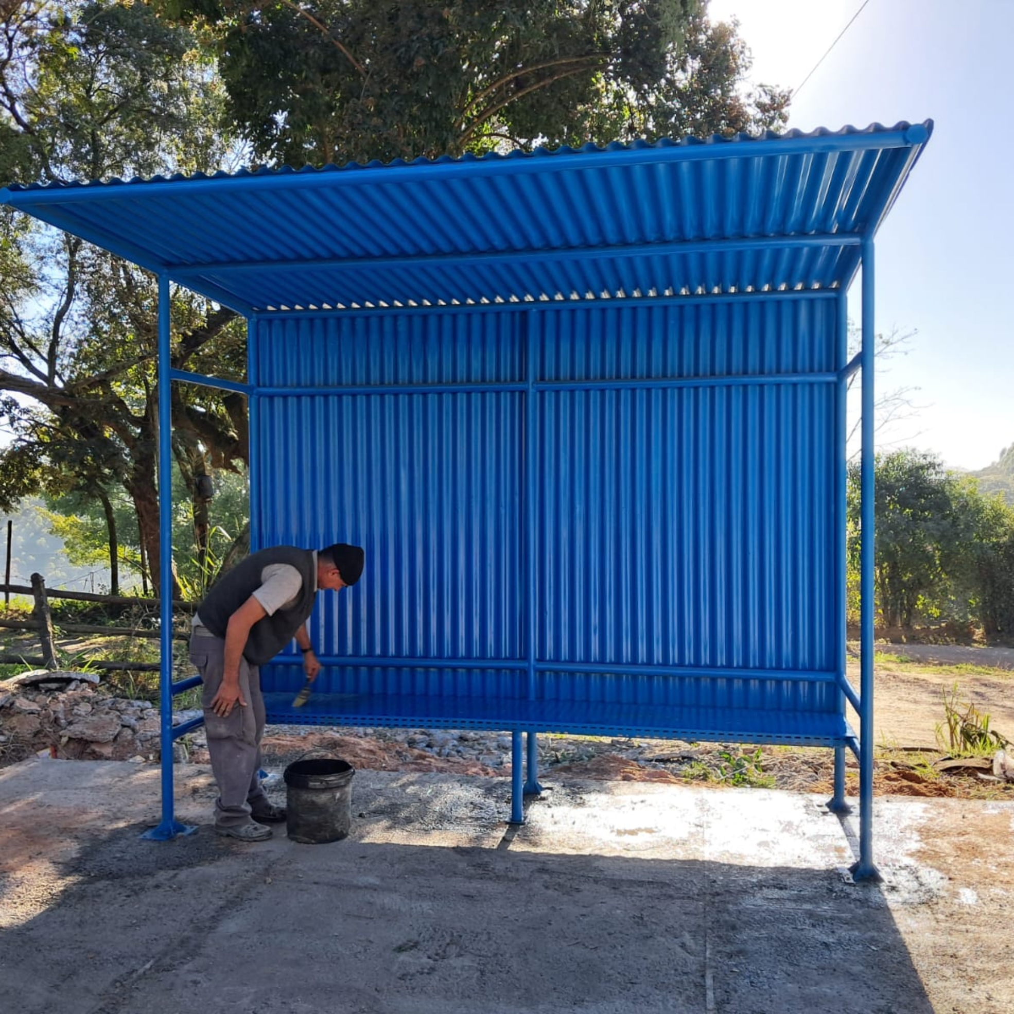 Novos pontos de ônibus foram instalados pela Prefeitura de Mairinque em diferentes bairros do município, ampliando a infraestrutura urbana e proporcionando mais conforto, segurança e comodidade aos usuários do transporte coletivo.

Foto: Prefeitura De Mairinque