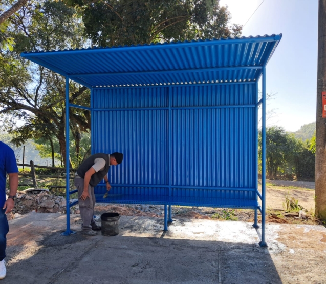 Novos pontos de ônibus foram instalados pela Prefeitura de Mairinque em diferentes bairros do município, ampliando a infraestrutura urbana e proporcionando mais conforto, segurança e comodidade aos usuários do transporte coletivo.

Foto: Prefeitura De Mairinque