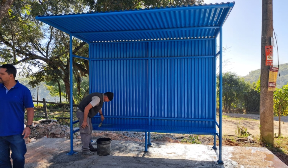 Novos pontos de ônibus foram instalados pela Prefeitura de Mairinque em diferentes bairros do município, ampliando a infraestrutura urbana e proporcionando mais conforto, segurança e comodidade aos usuários do transporte coletivo.

Foto: Prefeitura De Mairinque