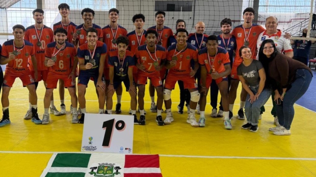 Cinco jogos, cinco vitórias e uma campanha perfeita. O vôlei masculino de Osasco dominou os Jogos Regionais e voltou para casa com a medalha de ouro no peito.

Fotos: Divulgação
