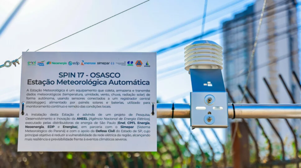 A primeira estação meteorológica de Osasco foi instalada no Centro de Operações Integradas (COI) e permitirá o monitoramento em tempo real de chuvas, temperatura, ventos, umidade do ar e outros indicadores climáticos, ampliando a capacidade de atuação preventiva da Defesa Civil.

Fotos: David Mazzo