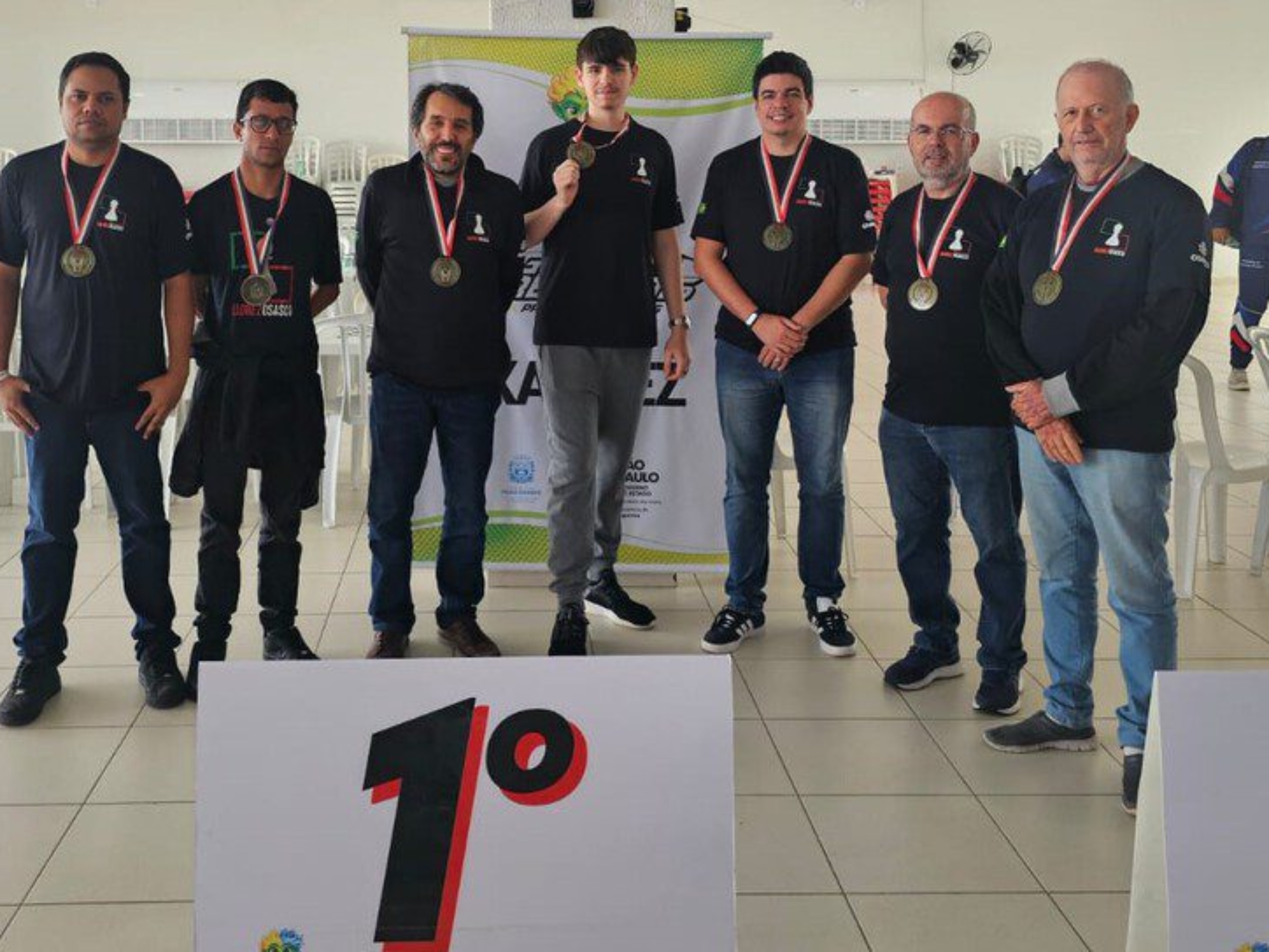 Estratégia, talento e muita concentração! Os enxadristas de Osasco fizeram história nos Jogos Regionais e garantiram os títulos masculino e feminino, levando o nome da cidade ao topo do pódio.

Crédito: Divulgação