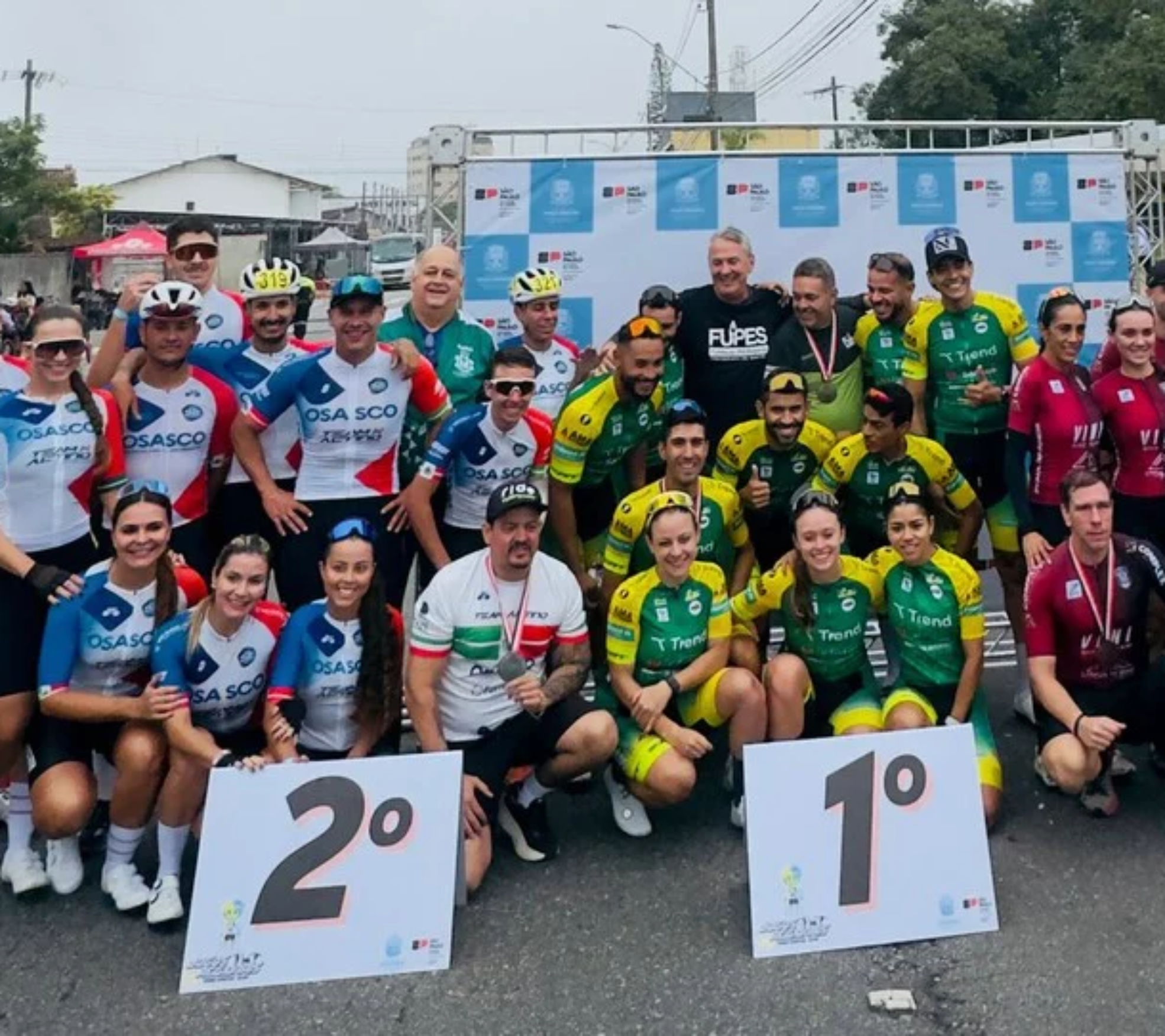 A equipe de ciclismo de Osasco brilhou nos 68º Jogos Regionais ao conquistar os vice-campeonatos gerais nas categorias feminina e masculina, reafirmando a tradição e a competitividade do município na modalidade.

Crédito: Divulgação