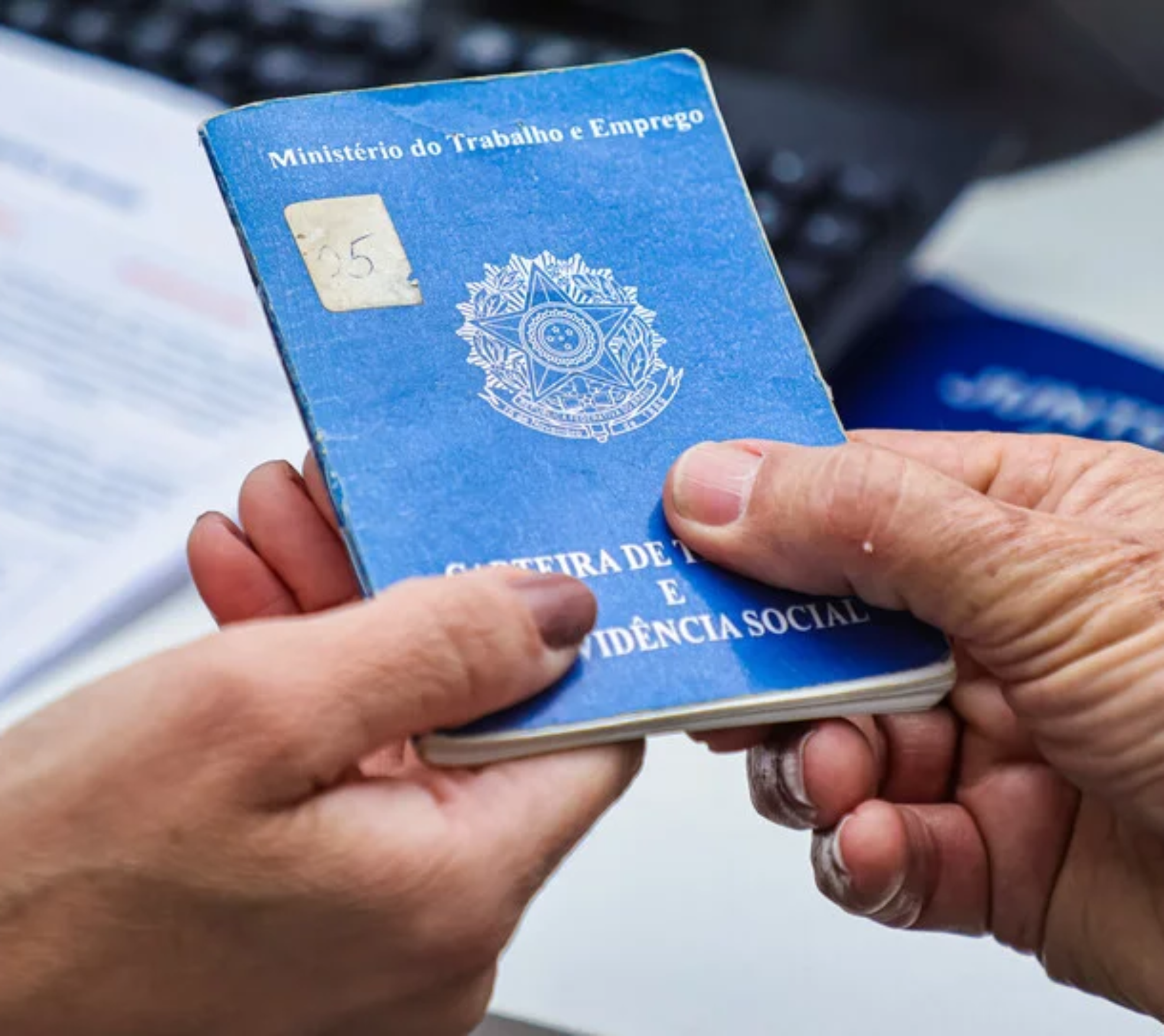 O programa Emprego Mais Perto de Você retorna a Osasco com mais de 2 mil vagas de trabalho, processos seletivos presenciais, cursos profissionalizantes gratuitos e orientação para elaboração de currículo, aproximando oportunidades de emprego da população.

Fotos: Arquivo/Secom