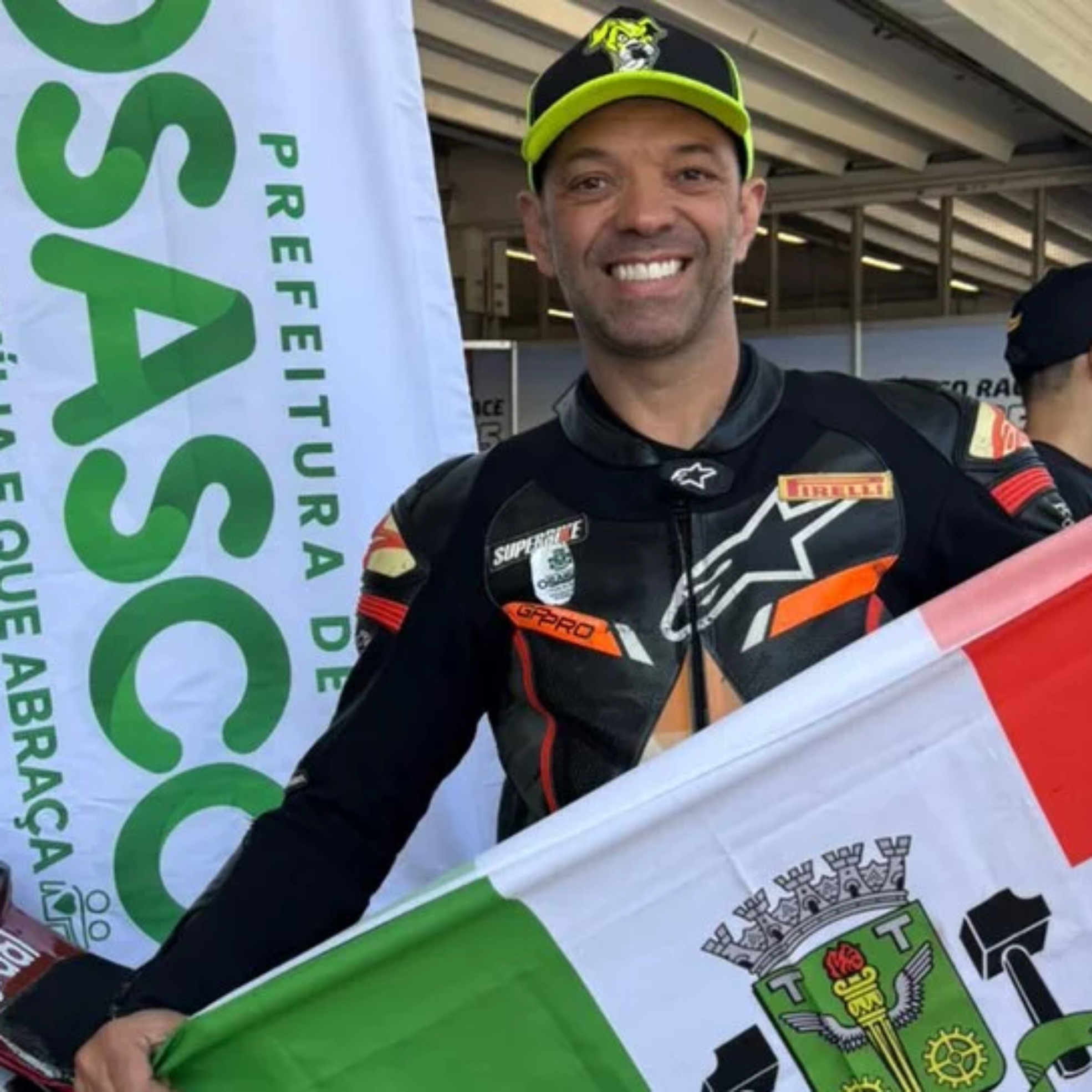 O piloto osasquense Pierre Balducci competiu na 4ª etapa do SuperBike Brasil, em Interlagos, e terminou na 7ª colocação da categoria SSP400 PRO. Apesar dos desafios enfrentados durante a prova, o atleta segue focado na evolução da equipe para as próximas etapas da temporada.

Crédito: Divulgação