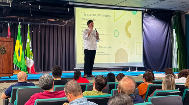 Evento em Osasco celebrou os 36 anos do ECA, reuniu especialistas em proteção à infância e marcou o lançamento de uma nova ferramenta voltada à transparência e ao fortalecimento das políticas públicas.

Crédito:  Gabriel Lucas