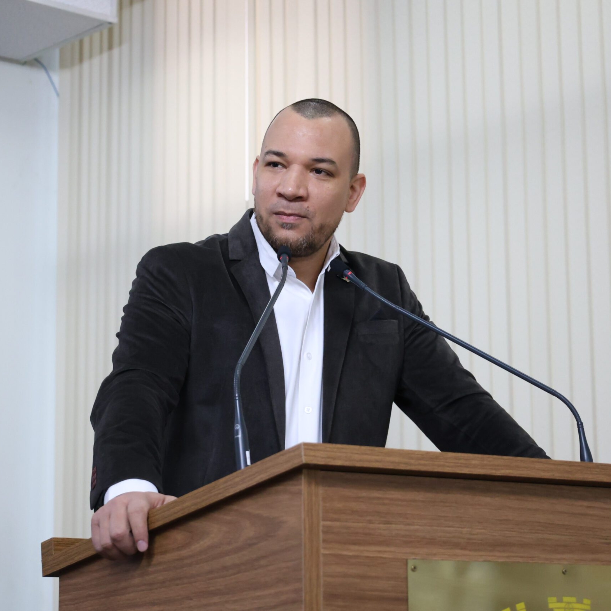 O vereador Dylan Dantas promove audiência pública na Câmara Municipal de Sorocaba para discutir temas que impactam diretamente a qualidade de vida da população, como poluição sonora e o aumento da população em situação de rua. O encontro será aberto ao público e busca reunir propostas para fortalecer as políticas de ordem urbana no município.

Foto: Câmara de Sorocaba