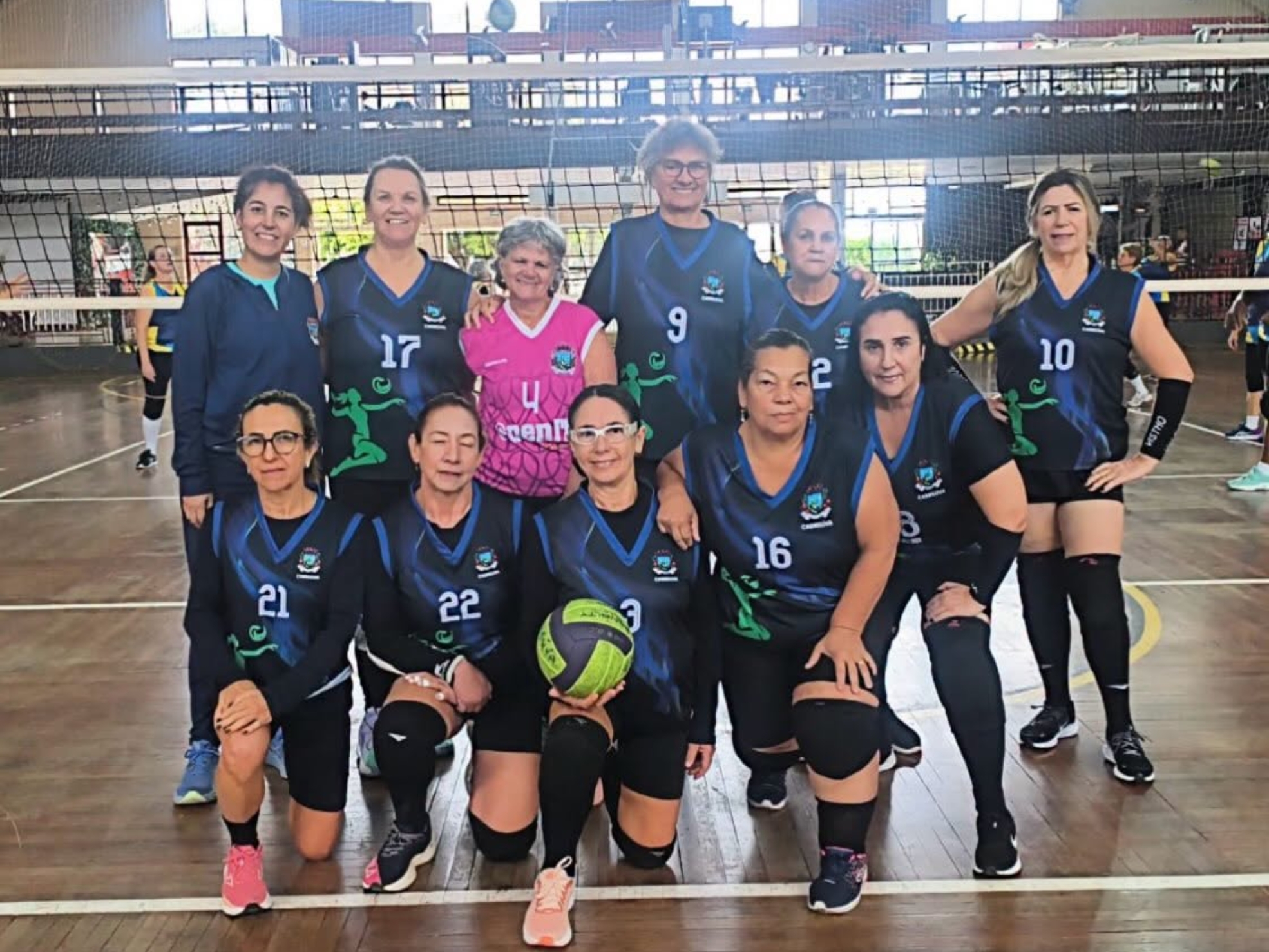 A equipe feminina de Vôlei Adaptado – Categoria A de Cabreúva participou de mais uma rodada da Liga de Sorocaba, em Tatuí. Apesar das duas derrotas por 2 a 0, as atletas demonstraram dedicação e espírito de equipe e seguem se preparando para os próximos desafios.

Crédito: Divulgação