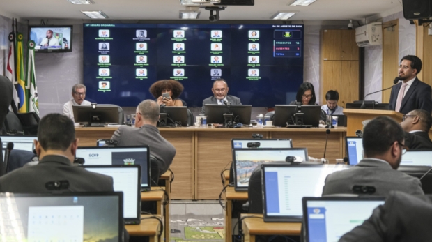 A Câmara Municipal de Osasco retomou os trabalhos legislativos com a 38ª Sessão Ordinária, que marcou a aprovação de quatro projetos na primeira sessão após o recesso parlamentar.
Crédito: Ricardo Migliorini