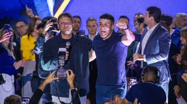 Ao lado do governador Tarcísio de Freitas, parlamentares, prefeitos e lideranças regionais, Wesley Cezar recebeu apoio durante o evento que oficializou sua candidatura à Câmara dos Deputados nas eleições de 2026.
Crédito: Divulgação