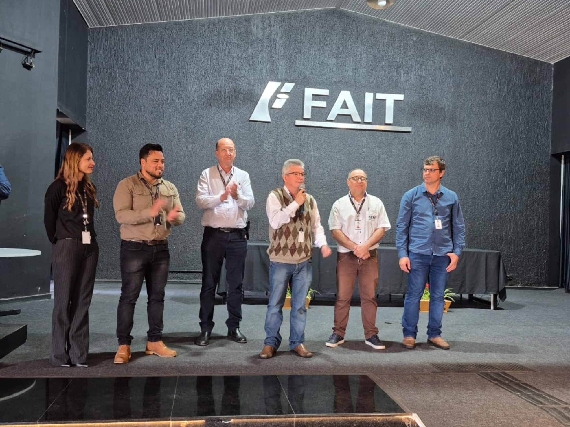 Paulo Roberto Leite, ao microfone, durante sua participação no evento

Crédito: Divulgação - CATI